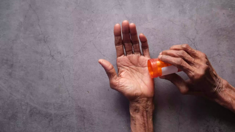 Antibiyotiğe alerjisi olan kişiler, doktorlarına danışarak tedavi planlarını belirlemelidir. Alerjik reaksiyonlar ciddi sağlık sorunlarına neden olabilir, bu nedenle ilaç kullanımı öncesinde mutlaka bir sağlık profesyoneli ile görüşmek önemlidir.