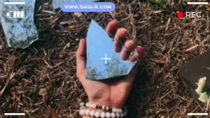 Cam kesiği, ciltte cam parçası veya başka bir kesici cisimle oluşan derin bir kesik veya yara anlamına gelir. Bu tür bir yaralanma ciddi olabilir ve hemen müdahale gerektirebilir.