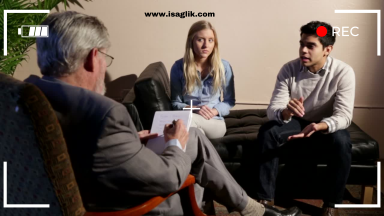 Çift terapisi, bir çiftin ilişkisindeki sorunları anlamak, iletişimi güçlendirmek ve çözüm odaklı bir yaklaşımla daha sağlıklı bir birliktelik kurmalarına yardımcı olmak için kullanılan bir terapi türüdür.