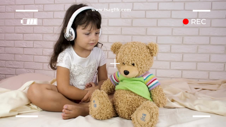 Hayali arkadaşlar, genellikle çocukların yaratıcı dünyasının bir parçası olarak kabul edilir. Bu, çocukların hayal güçlerini kullanarak yarattıkları, görünmez ve gerçek olmayan arkadaşlardır.