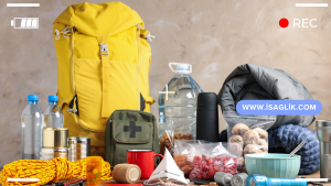 Deprem çantası, afet durumlarına hazırlıklı olmak için evde veya işyerinde bulundurulan bir acil durum çantasıdır. İçeriği kişisel ihtiyaçlara ve bölgesel risklere göre değişebilir, ancak genellikle temel ihtiyaçları karşılayacak eşyaları içerir.