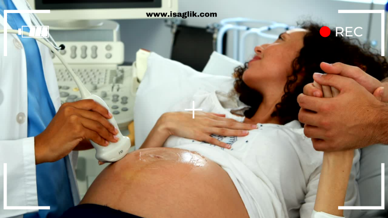 Devlet hastaneleri genellikle sağlık hizmetlerini sunarken, hastaların sağlık durumlarını belirlemek için çeşitli tıbbi test ve görüntüleme yöntemlerini kullanırlar.