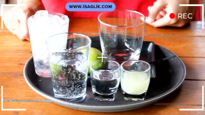 Geleneksel diş macunları dışında, karbonat ve limon gibi doğal malzemelerle diş fırçalama, bazı avantajlar ve riskler içermektedir.