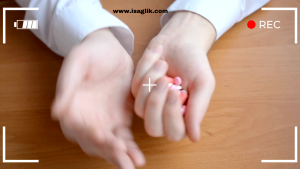 Majezik, ağrı ve iltihapla mücadele eden bir ilaçtır. Her bir tablet Majezik 100 mg içerir ve genellikle baş ağrısı, migren, adet sancıları gibi durumların hafifletilmesi amacıyla kullanılır. İlaç, içeriğindeki maddelerle vücuttaki kasları rahatlatarak ağrıyı azaltmaya yardımcı olur.