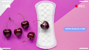 Vajinal akıntı, vajinadan gelen sıvı veya nemdir ve kadınların üreme sisteminin normal bir parçasıdır. Vajinal akıntının rengi, kıvamı ve miktarı, hormonal değişiklikler, enfeksiyonlar veya diğer sağlık durumlarına bağlı olarak değişebilir.