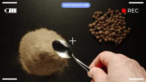 Karabiber, Piper nigrum bitkisinin meyvesinden elde edilen bir baharattır. Genellikle çeşni verici olarak kullanılır ve yemeklere lezzet katar. Ancak karabiberin sağlık üzerinde birçok olumlu etkisi de vardır.